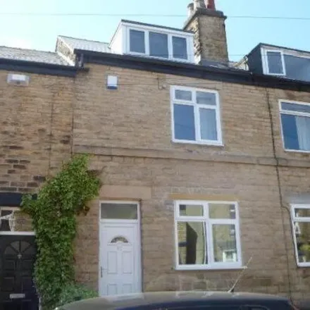 Rent this 3 bed townhouse on Mulehouse Road in Sheffield, S10 1SU