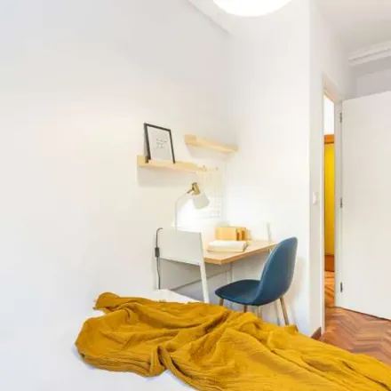 Image 3 - Pasaje de Navalcarnero, 28006 Madrid, Spain - Apartment for rent