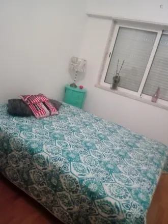 Rent this 2 bed room on unnamed road in 2725-005 Algueirão-Mem Martins, Portugal