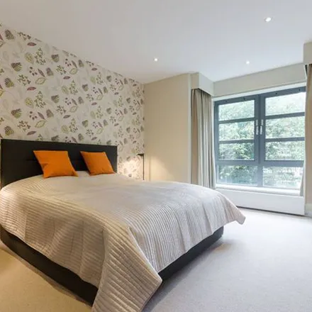 Rent this 2 bed apartment on PizzaExpress in 194a Haverstock Hill, London