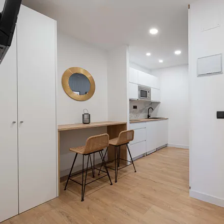 Rent this studio apartment on Discos Yunke in Calle de las Hileras, 14