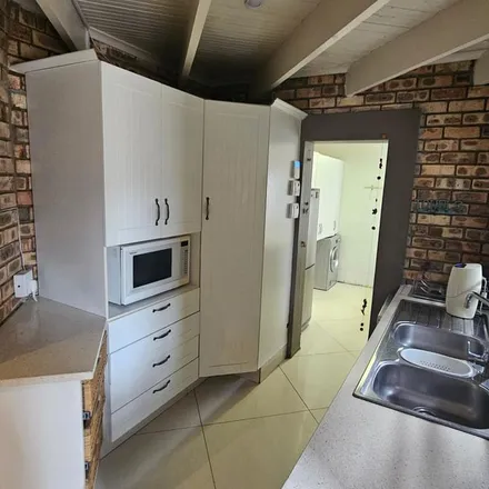 Image 8 - Pawulosi Street, Walmer South, Gqeberha, 6065, South Africa - Apartment for rent