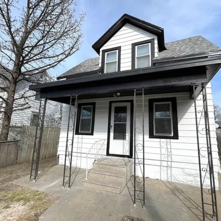 Buy this 2 bed house on 938 South 2nd Street in Lincoln, NE 68508