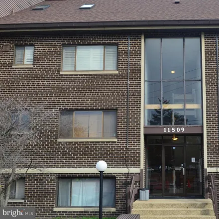 Rent this 2 bed condo on 7-Eleven in Amherst Avenue, Wheaton