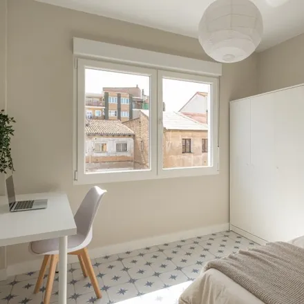 Rent this 5 bed room on Calle de Ávila in 50005 Zaragoza, Spain