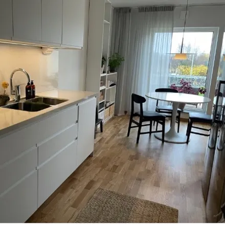 Rent this 5 bed townhouse on Stans väg in 433 50 Öjersjö, Sweden
