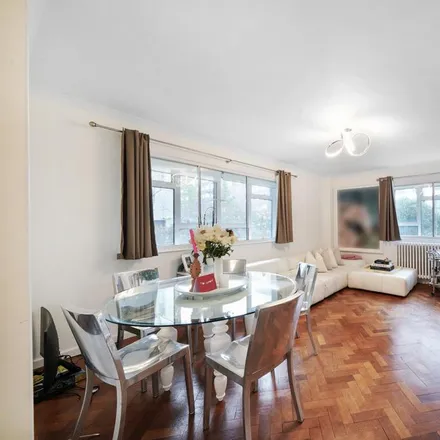 Rent this 2 bed apartment on Reynolds House in Wellington Road, London