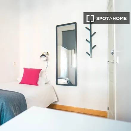 Rent this 6 bed room on Calle de Fernán González in 66, 28009 Madrid