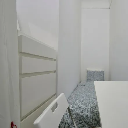 Image 2 - Rua Sampaio e Pina - Room for rent