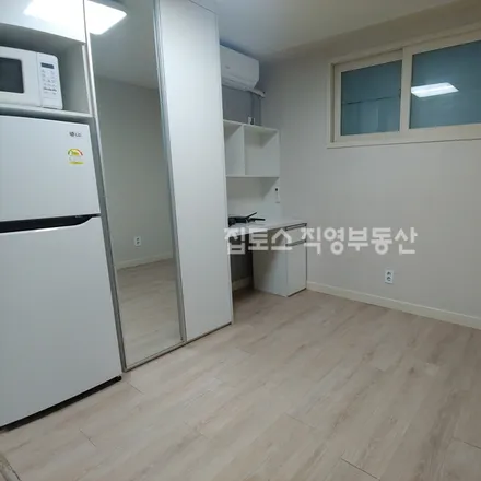 Rent this studio apartment on 서울특별시 은평구 녹번동 120-86