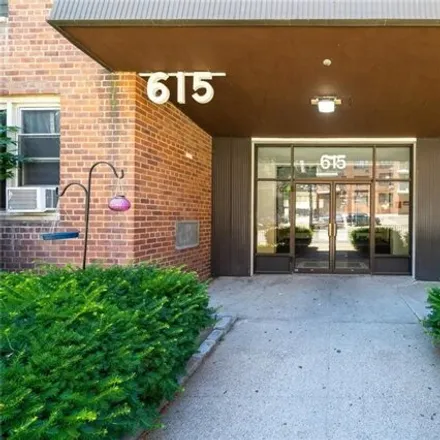 Image 5 - 615 Warburton Avenue, City of Yonkers, NY 10701, USA - Condo for sale