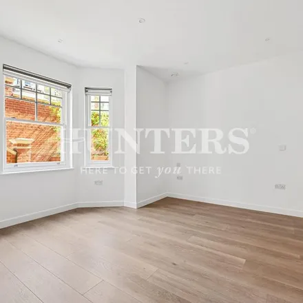Image 5 - Great North Road, London, N6 4LX, United Kingdom - Apartment for rent