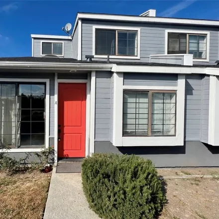Rent this 2 bed townhouse on 7-Eleven in Lemoli Avenue, Hawthorne