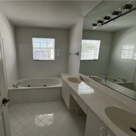 Image 6 - 10989 Northwest 62nd Terrace, Doral, FL 33178, USA - Townhouse for rent