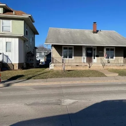 Buy this 2 bed house on 1576 21st Avenue in Moline, IL 61265