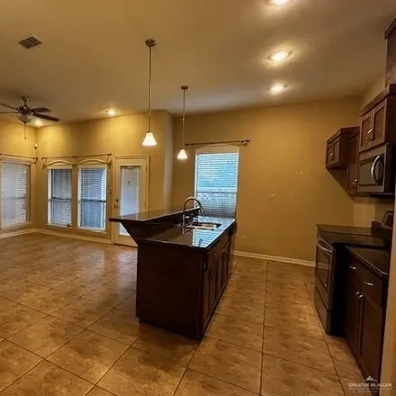 Image 4 - 2811 Mimosa Street, Mission, TX 78574, USA - Condo for sale