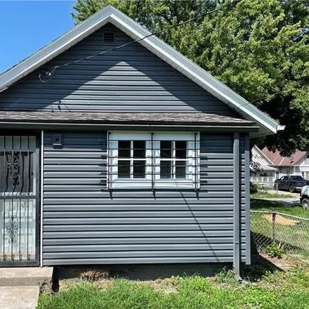 Image 3 - 723 Bennington Avenue, Kansas City, MO 64125, USA - House for sale