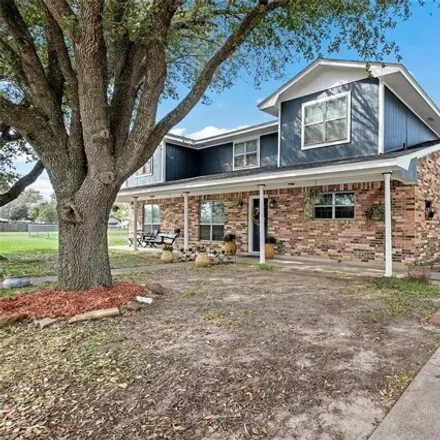 Image 2 - 678 North McIver Street, Madisonville, TX 77864, USA - House for sale