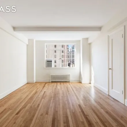 Image 2 - 81 Irving Place, New York, NY 10003, USA - Apartment for sale