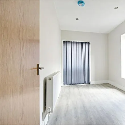 Image 9 - Raynton Road, Freezywater, London, EN3 6BP, United Kingdom - Apartment for rent
