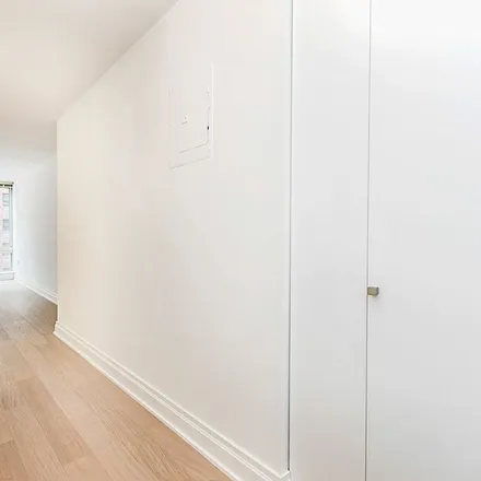 Image 2 - Fairway Market, 240 East 86th Street, New York, NY 10028, USA - Apartment for rent