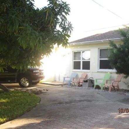 Image 1 - 712 Mandalay Avenue, Clearwater, FL 33767, USA - Duplex for sale