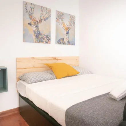 Rent this 5 bed room on Carrer de Roger de Flor in 93, 08013 Barcelona