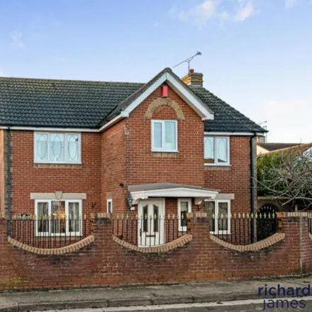 Buy this 4 bed house on The Orchard in Chiseldon, SN4 0PH