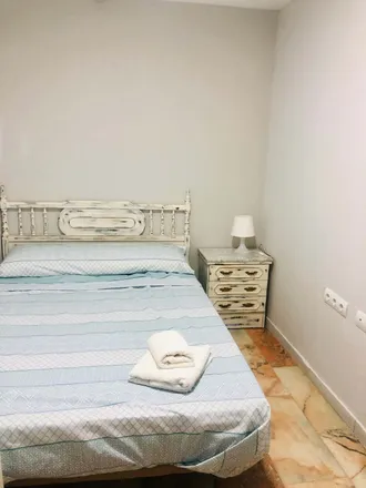 Rent this studio room on Agencia de defensa de la competencia de Andalucía in Calle Porvenir, 41005 Seville
