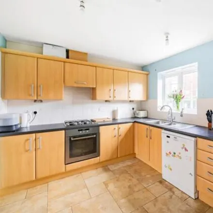 Image 2 - Redhouse Gardens, Swindon, SN25 2GG, United Kingdom - Townhouse for sale
