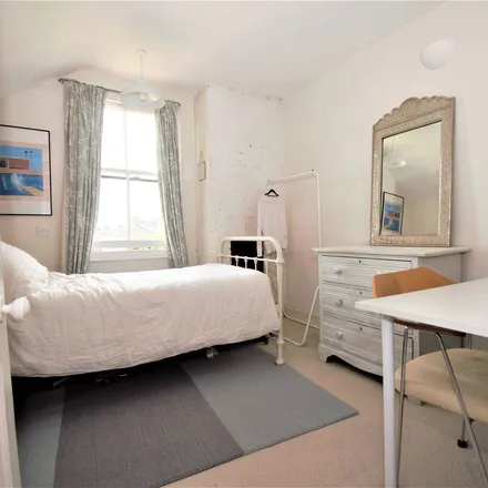 Image 8 - Spar, Simons Road, Sherborne, DT9 4DR, United Kingdom - Apartment for rent