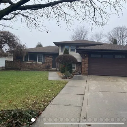 Rent this 3 bed house on 577 Shorewood Drive in Shorewood, IL 60404