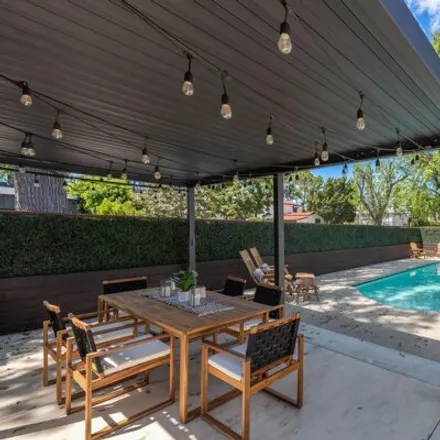 Image 2 - Alley 81365, Los Angeles, CA 91602, USA - House for sale