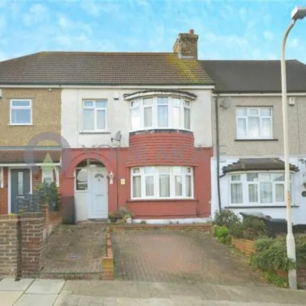 Buy this 3 bed townhouse on Lamorna Avenue in Gravesend, DA12 5QE