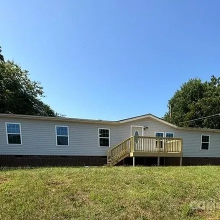 Buy this studio apartment on 318 Charles Street in Statesville, NC 28677