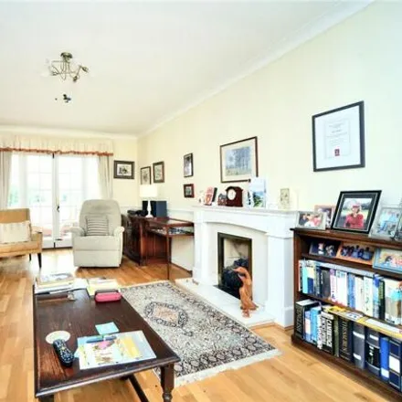Image 2 - The Maples, Banstead, SM7 3QZ, United Kingdom - House for sale