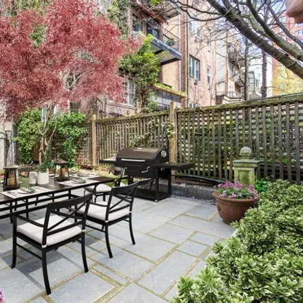 Image 4 - 326 West 22nd Street, New York, NY 10011, USA - Townhouse for sale