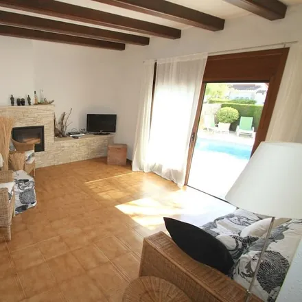 Rent this 3 bed townhouse on 43300 Mont-roig del Camp