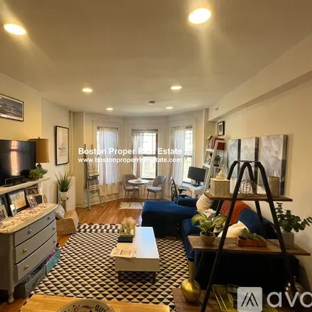 Rent this 1 bed apartment on 270 Newbury St