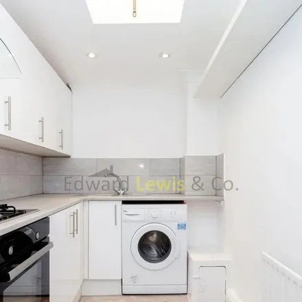 Rent this 3 bed apartment on Rectory Road in London, N16 7QY