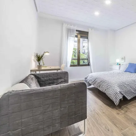 Rent this 4 bed room on British School of Valencia in Avinguda de Peris i Valero, 53-57