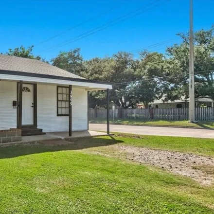 Image 3 - 3940 Groves Avenue, Groves, TX 77619, USA - House for rent
