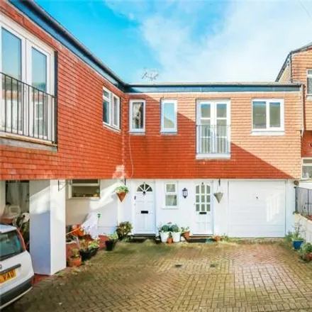 Buy this 2 bed house on Arlington Mews in Brighton, BN2 1HT