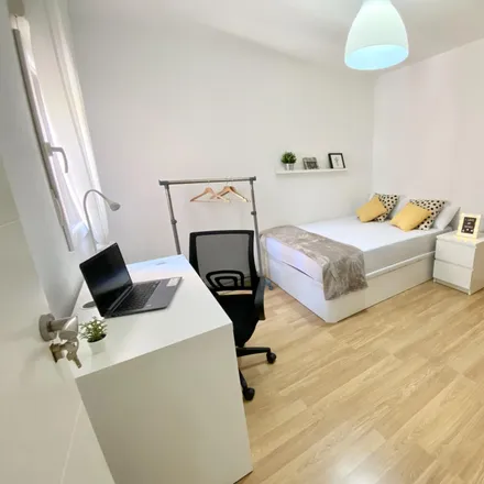 Rent this 4 bed room on Universidad Carlos III de Madrid in Calle de la Artillería, 28903 Getafe
