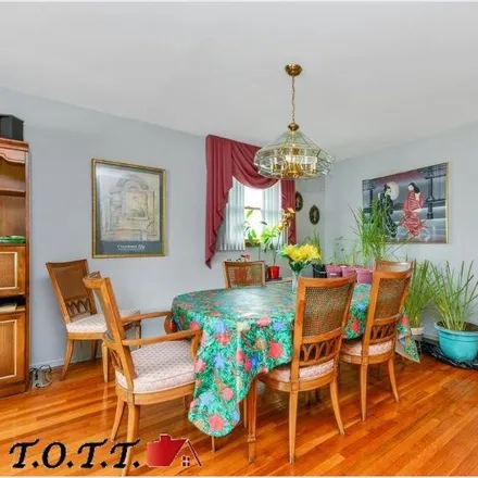 Image 7 - 2415 East 64th Street, New York, NY 11234, USA - House for sale