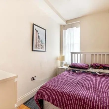 Image 5 - Princess Court, Queensway, London, W2 4QH, United Kingdom - Apartment for sale