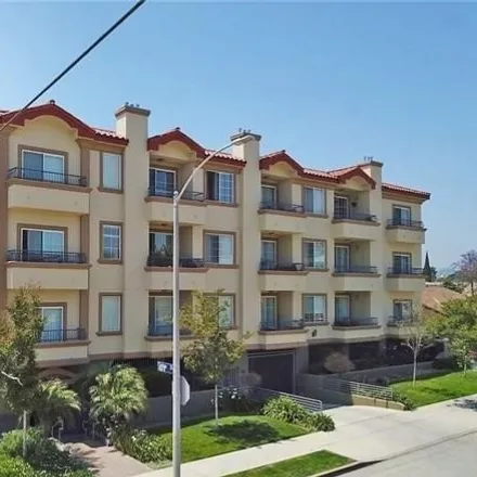 Rent this 2 bed condo on 4807 Clinton Street in Los Angeles, CA 90004