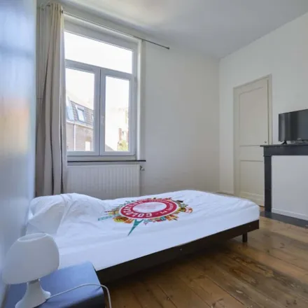 Rent this 5 bed room on 9 Rue de Bouvines in 59000 Lille, France