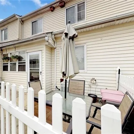 Buy this 2 bed house on 10A Greentree Lane in New York, NY 10314