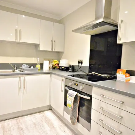 Rent this 2 bed apartment on The centre in Buckingham Avenue East, Slough